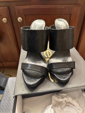 Black Textured Slide Sandals for Women